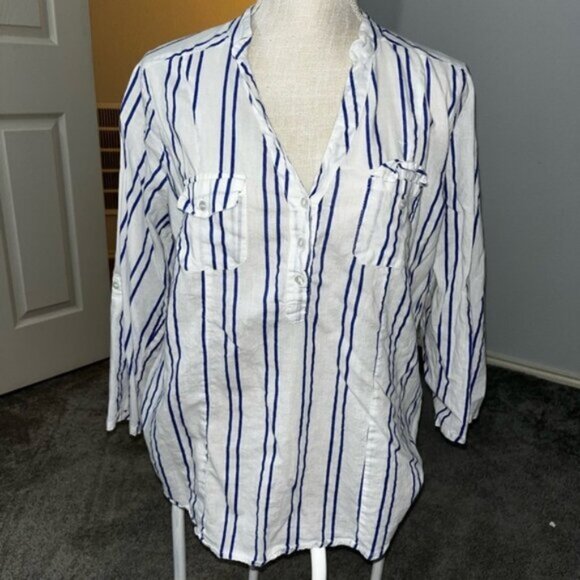 Eden & Olivia White and Blue Striped Button-Up Shirt - Picture 2 of 4